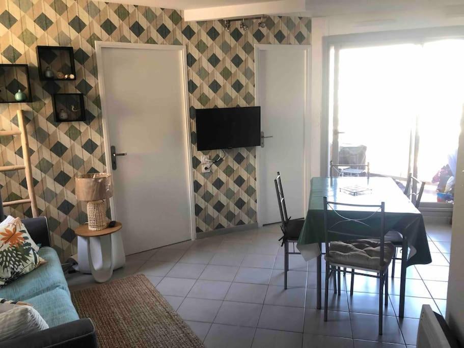 Appartement Face A La Mer Canet En Roussillon Exteriör bild