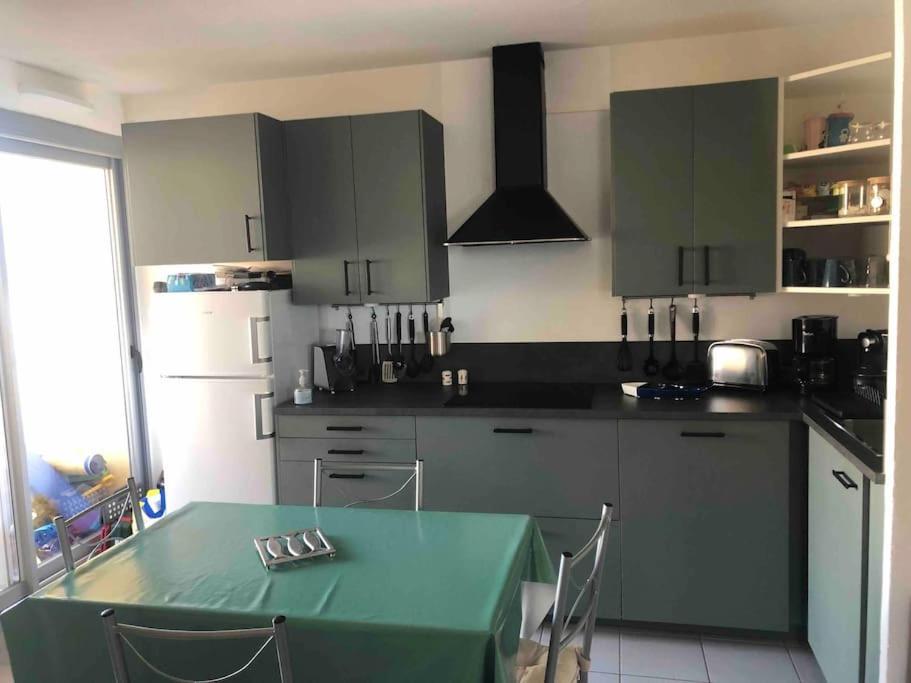 Appartement Face A La Mer Canet En Roussillon Exteriör bild