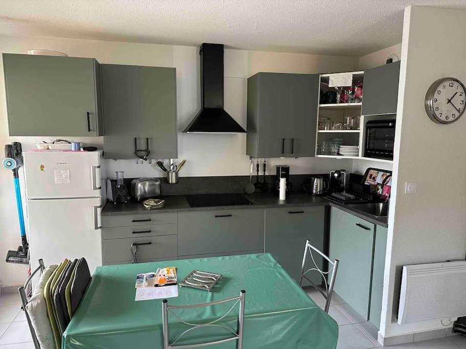 Appartement Face A La Mer Canet En Roussillon Exteriör bild